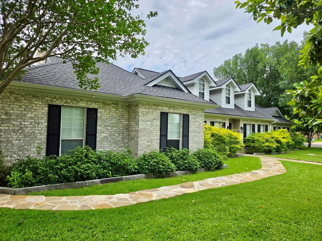 Photo of 520 Red River Road