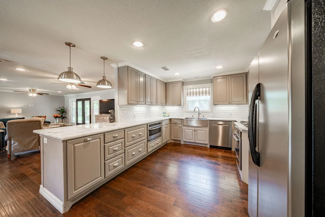 Photo of 1825 Elmwood Drive