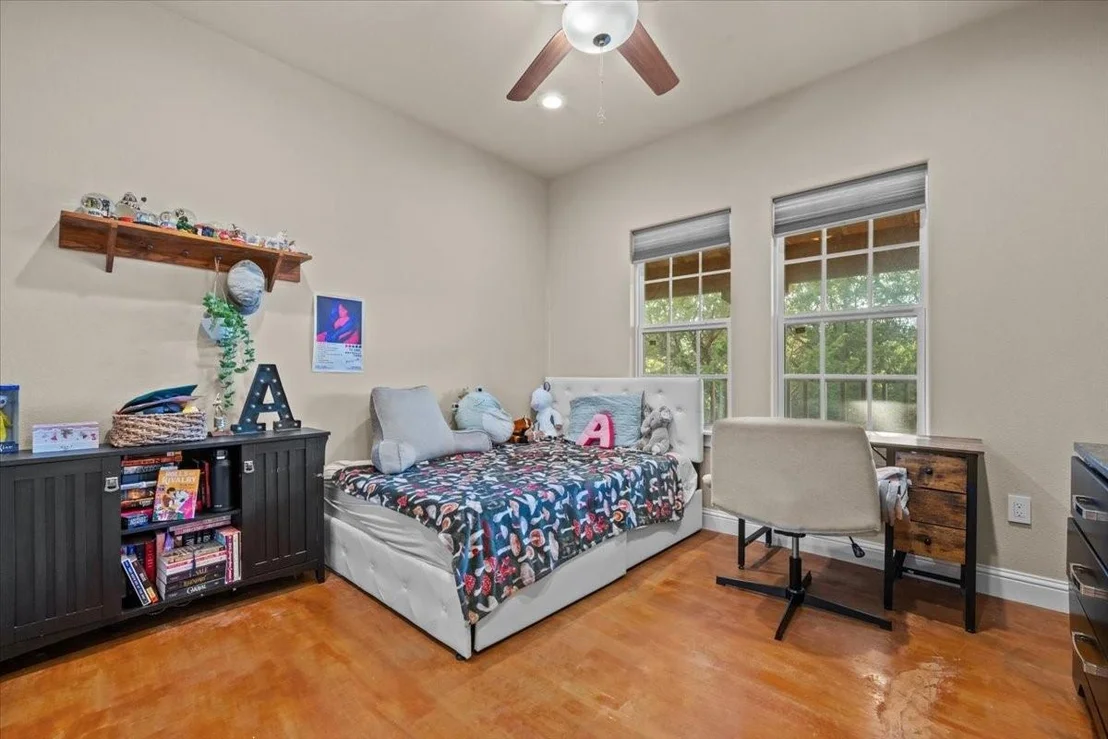 Photo of 3601 Oak Circle
