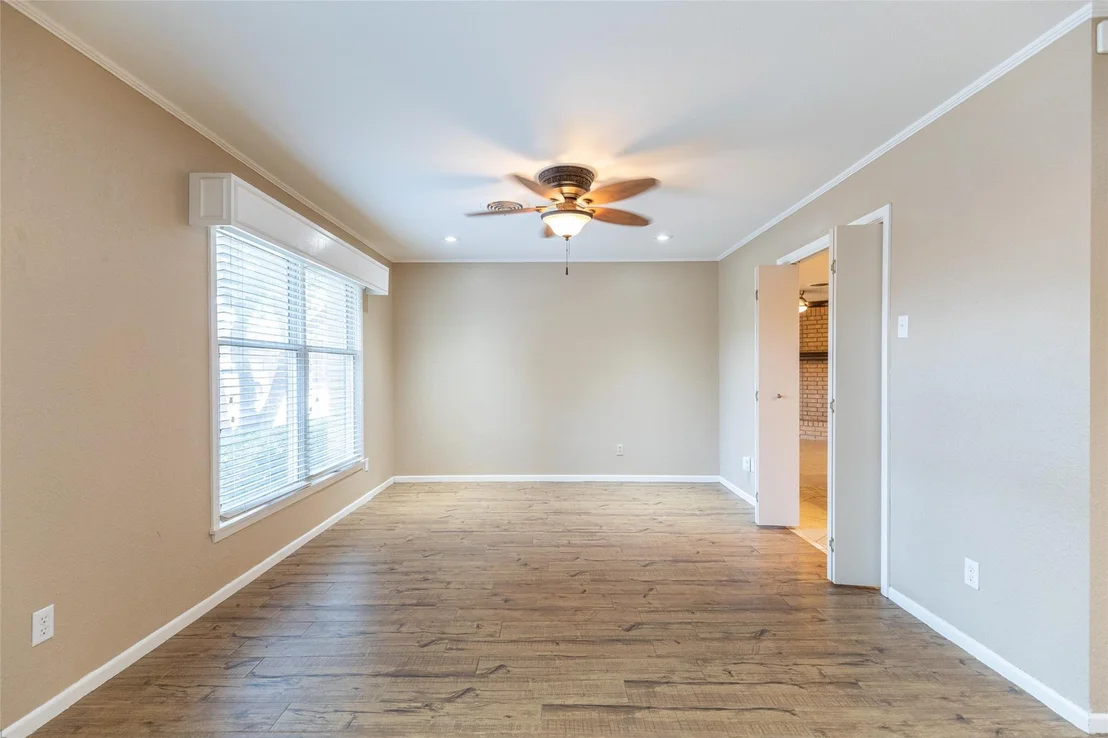 Photo of 55 Surrey Square