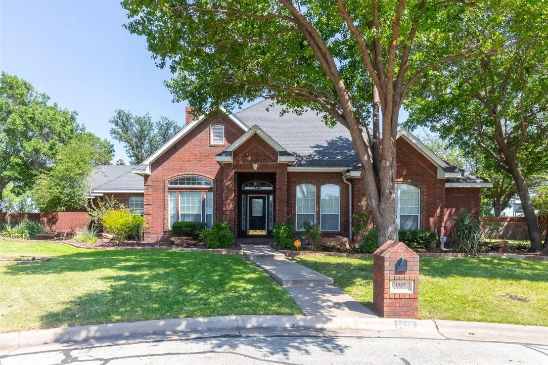 Photo of 1418 Kingwood Circle