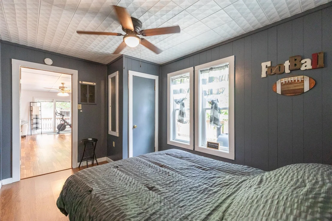 Photo of 9732 Cove Road
