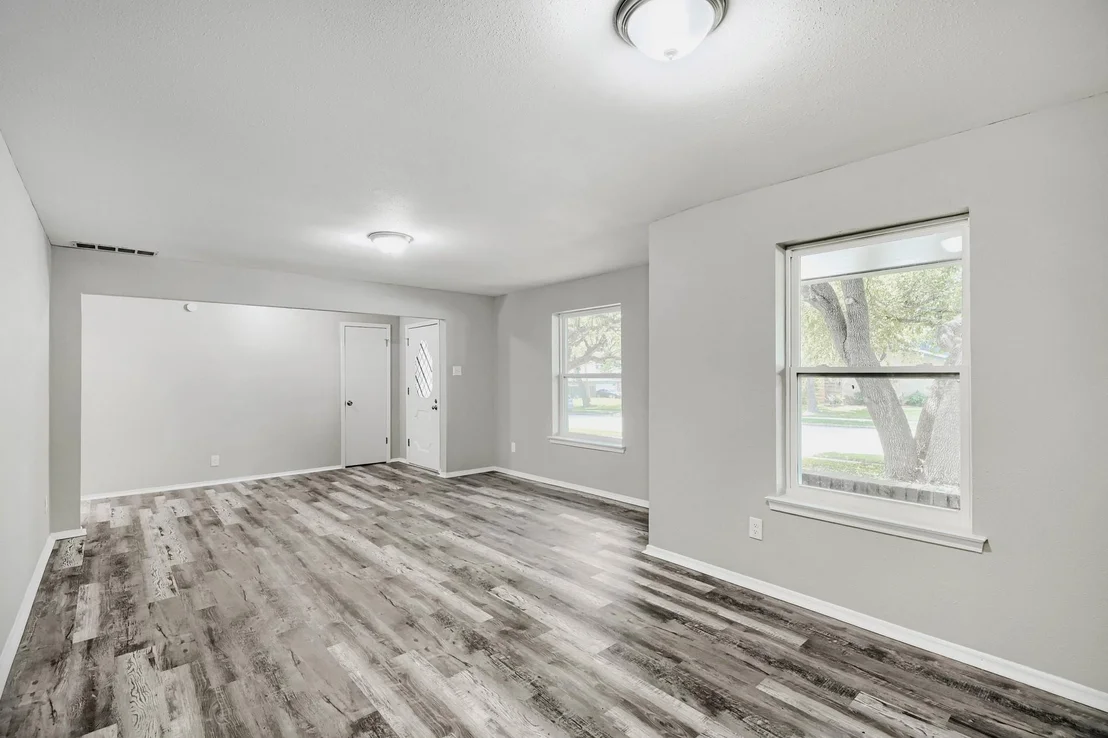 Photo of 1414 Dumont Drive