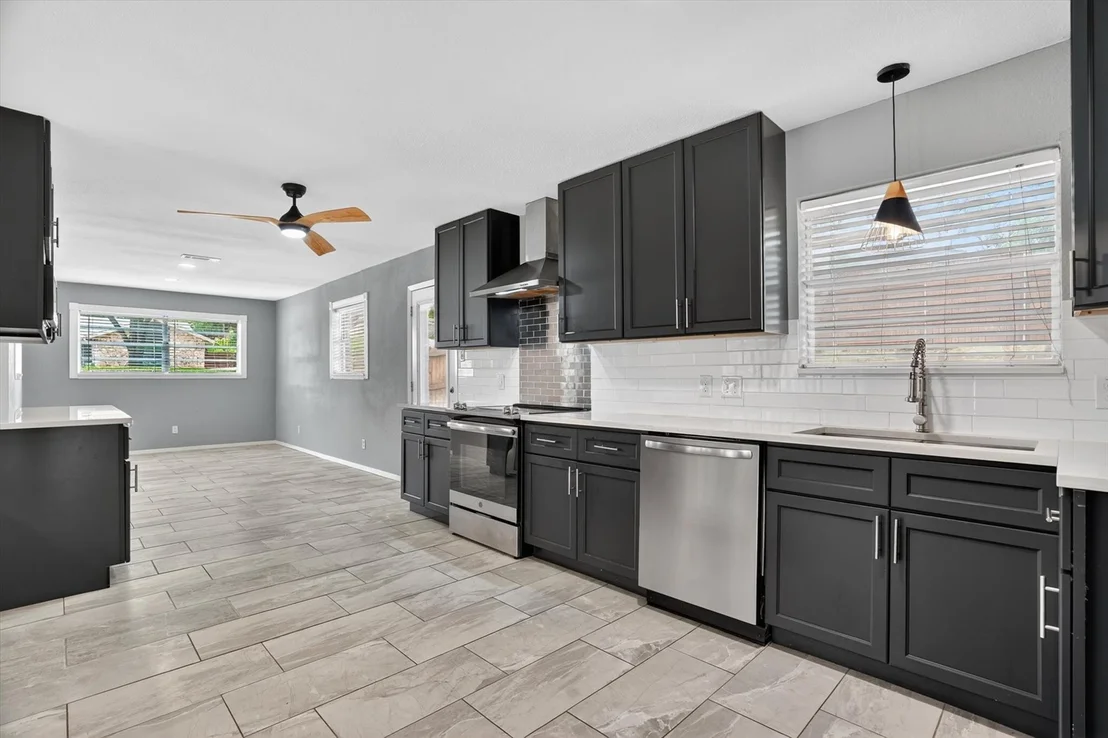 Photo of 6609 Genoa Road