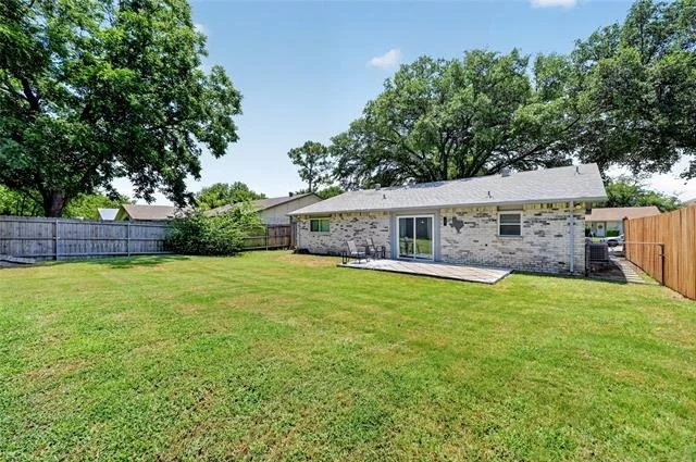 Photo of 5917 Maple Lane