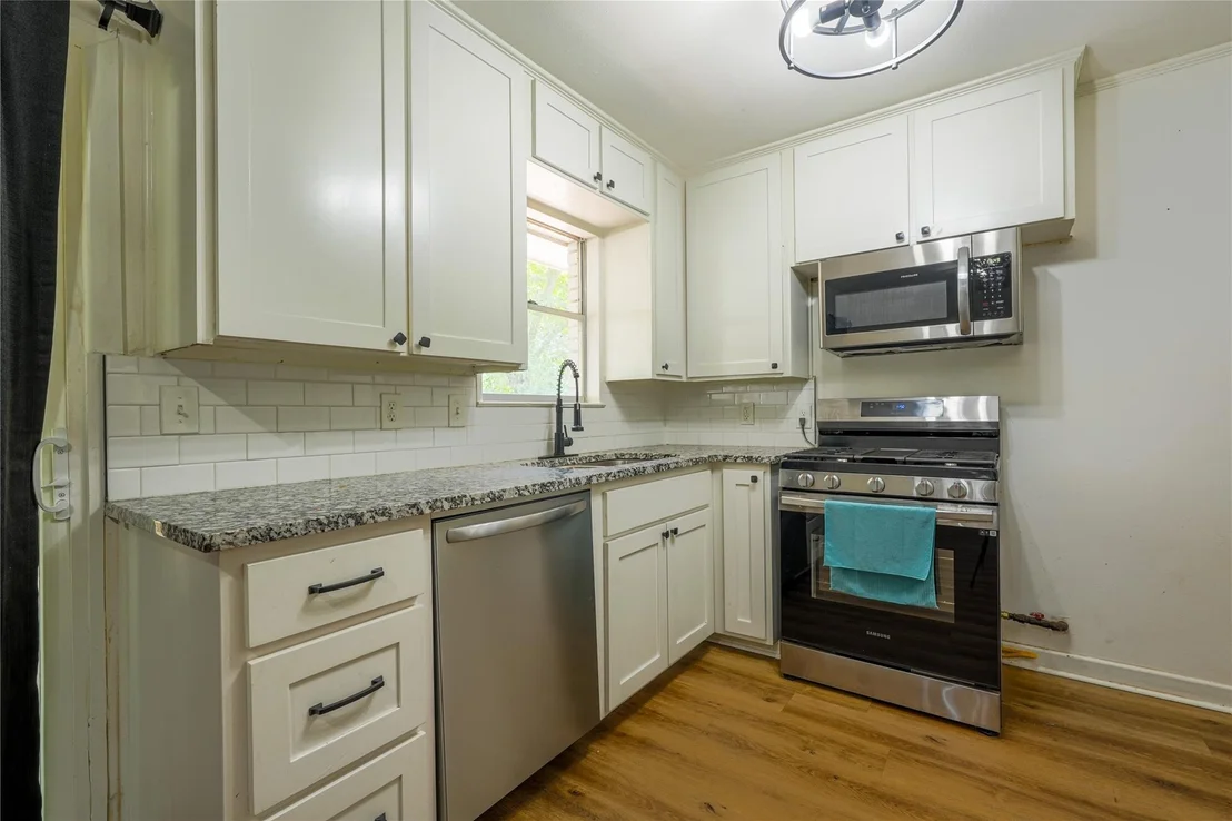 Photo of 807 N Lacy Drive