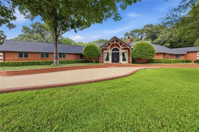 Photo of 112 Willowbrook Drive