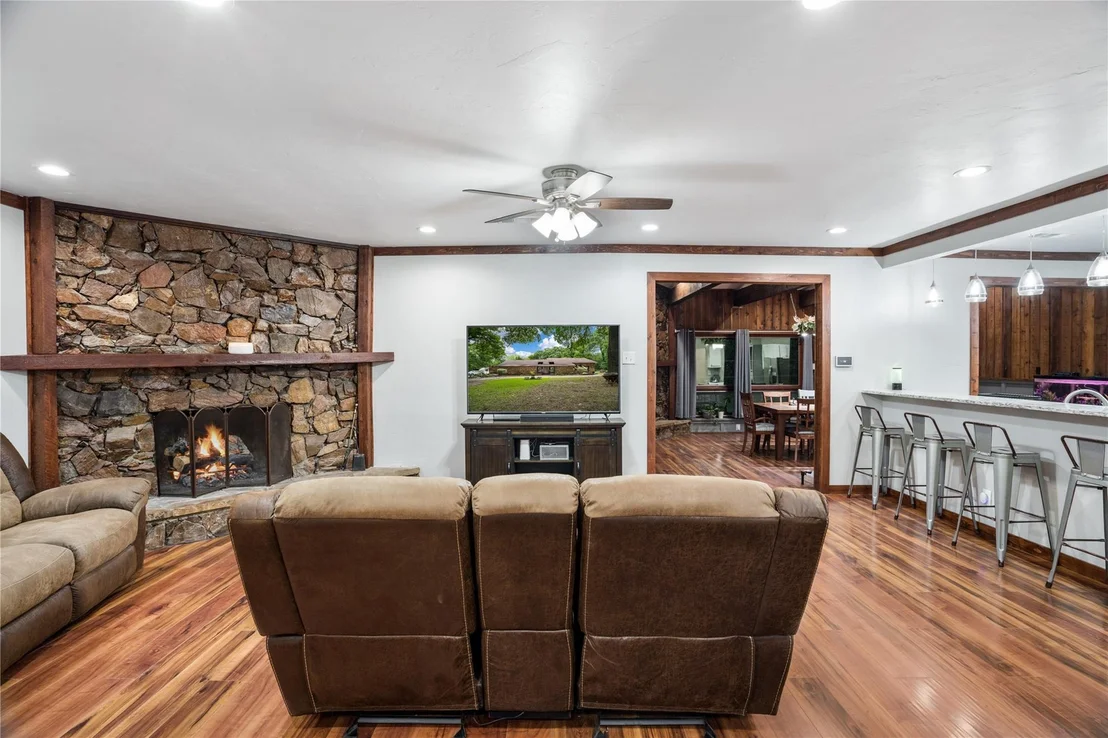 Photo of 207 Shadowwood Trail