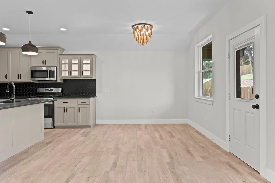 Photo of 16514 Crossing Circle