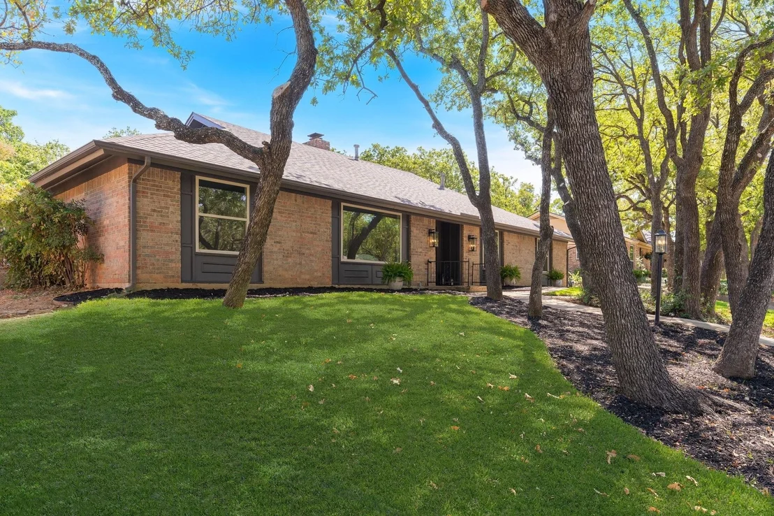 Photo of 2844 Hurstview Drive