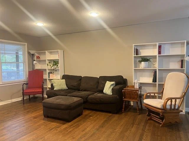 Photo of 1305 Hillcrest Drive