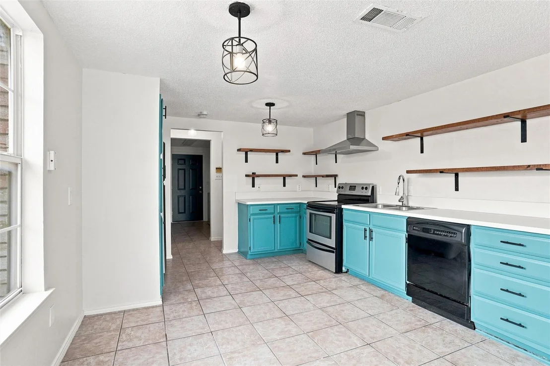 Photo of 1001 Flower Drive