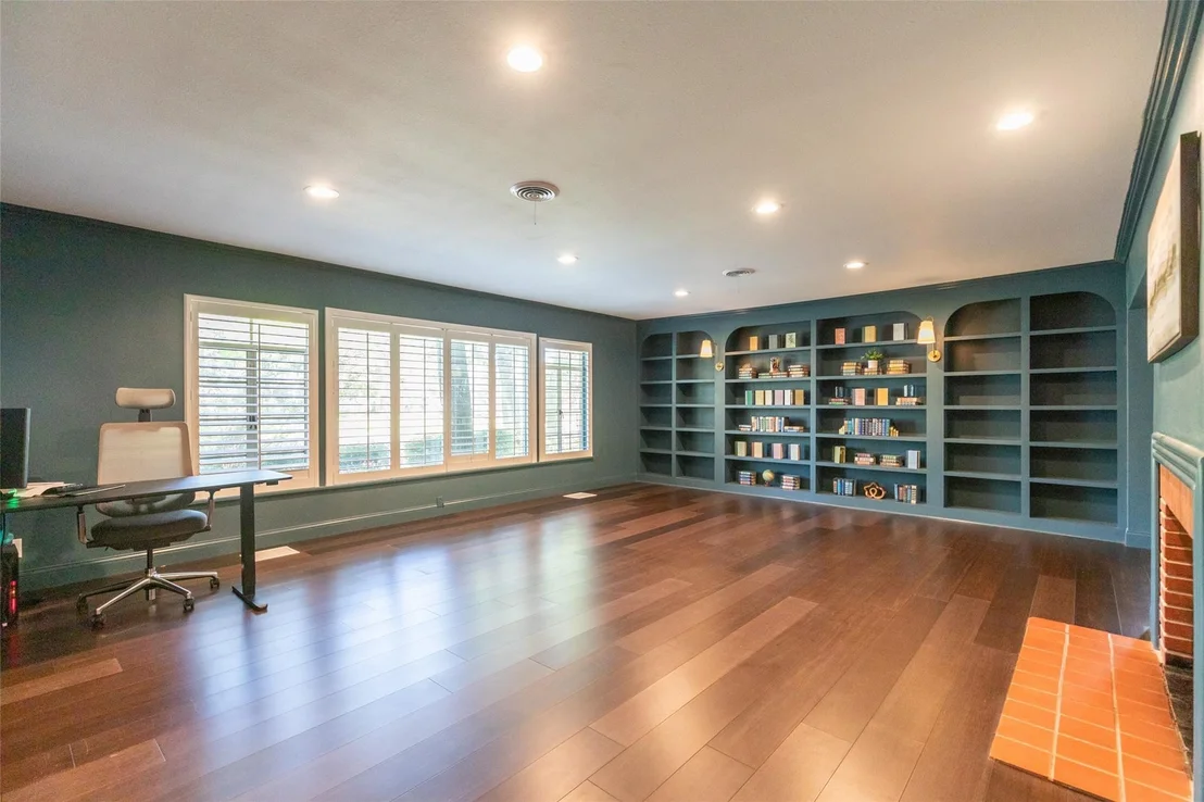 Photo of 3765 Woodridge Drive