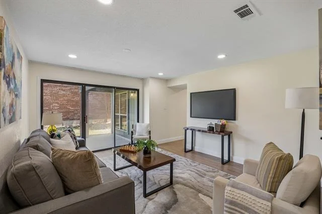 Photo of 1601 Kingspoint Drive