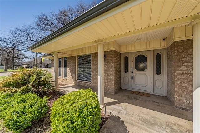 Photo of 2415 Lakeview Circle