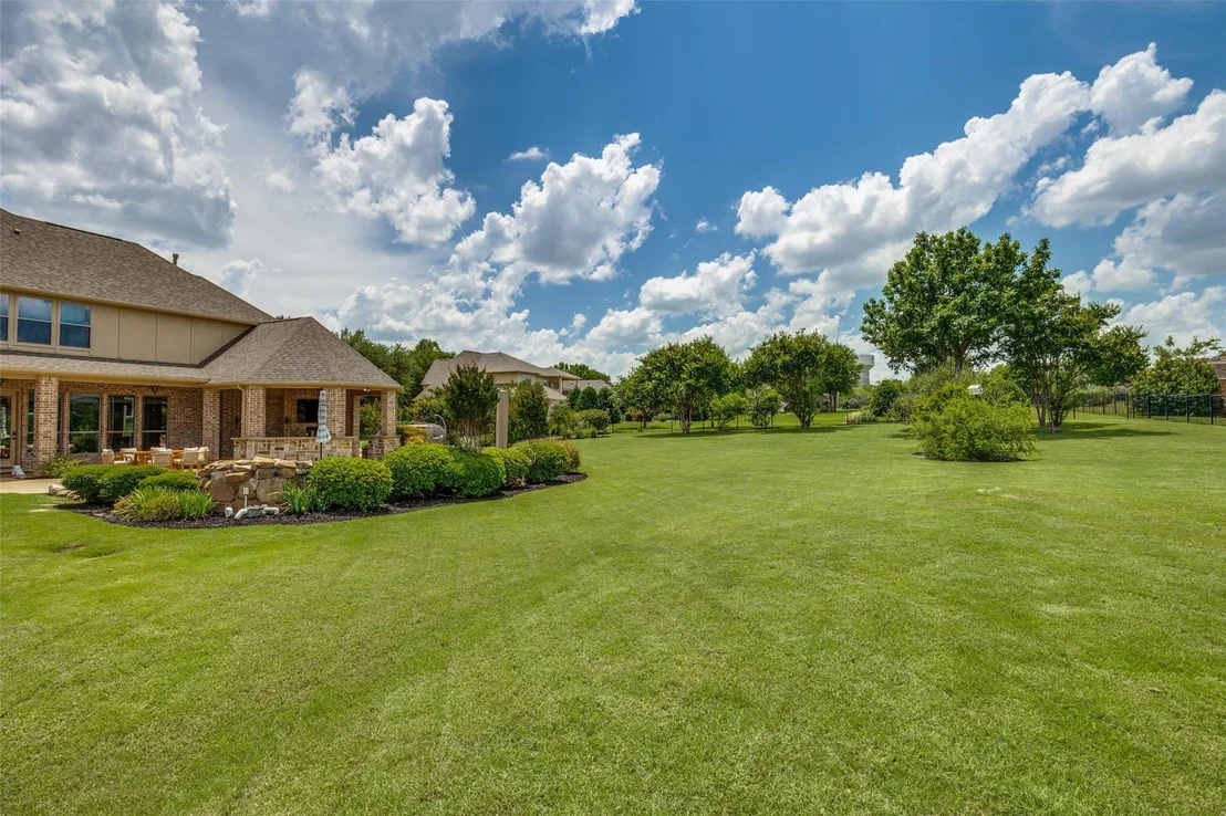 Photo of 671 Lakeridge Drive