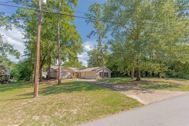 Photo of 321 Lakeview Drive