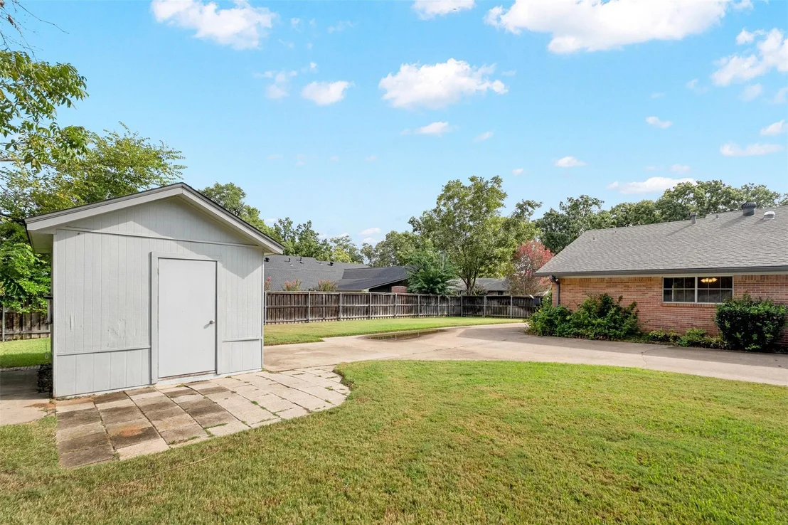 Photo of 925 Bradley Drive