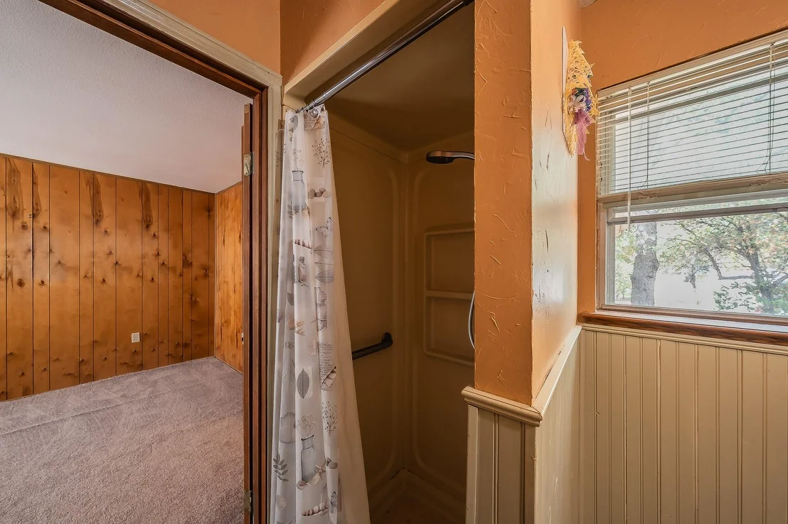 Photo of 1812 Highland Drive E