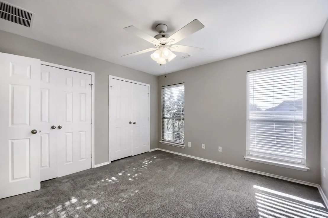 Photo of 915 Hidden Oaks Drive