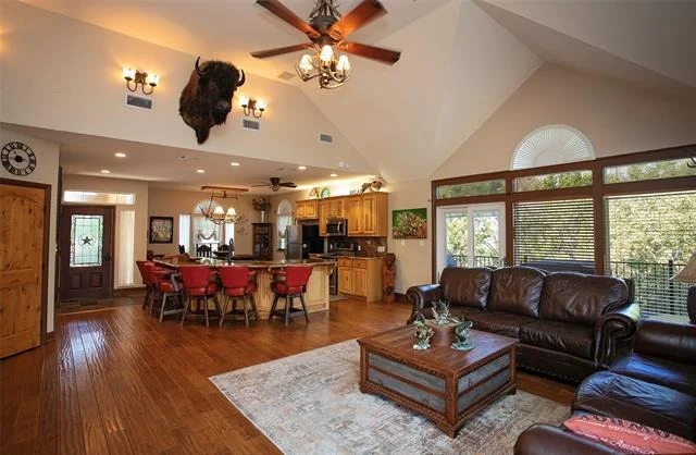 Photo of Unit 2 at 880 Cliffs Drive