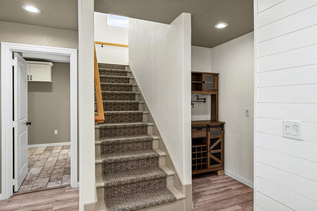 Photo of 2325 River Road