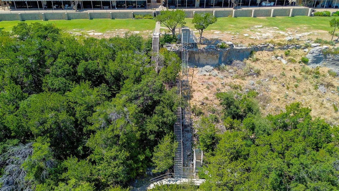 Photo of Unit B5 at 2002 Mockingbird Bend
