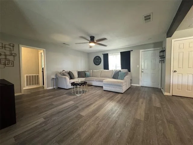 Photo of 105 S Lakeview Drive
