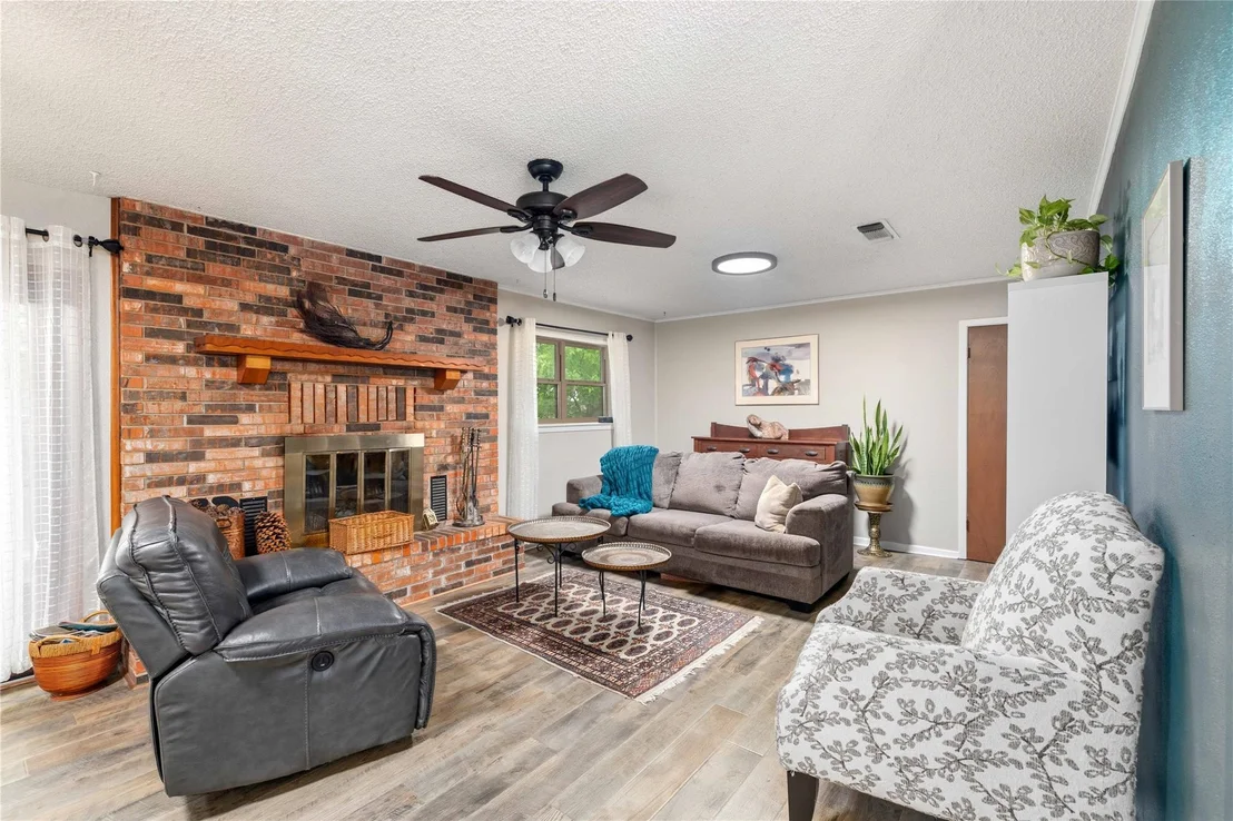 Photo of 205 longhorn dr