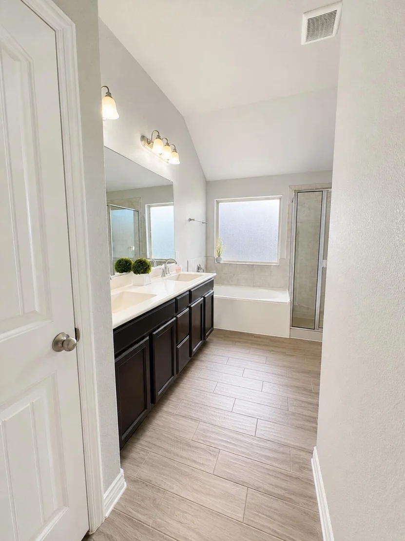 Photo of 347 Chamberlain Drive