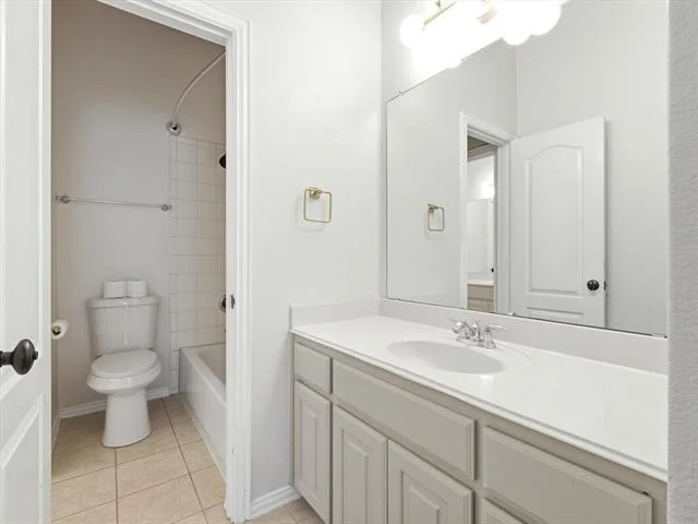 Photo of 4956 Exposition Way