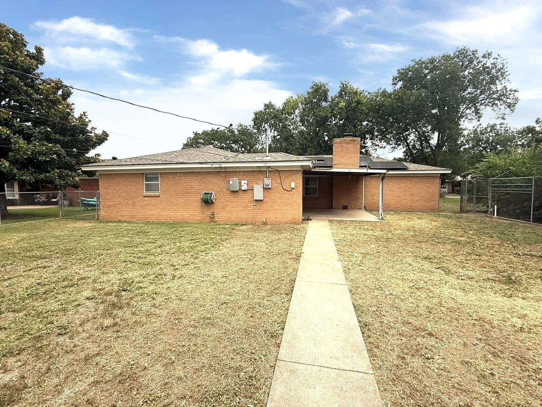 Photo of 3010 Grand Avenue
