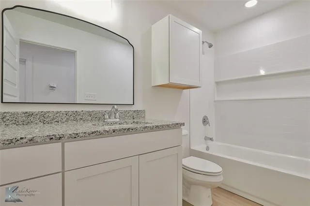 Photo of 2565 Bel Air