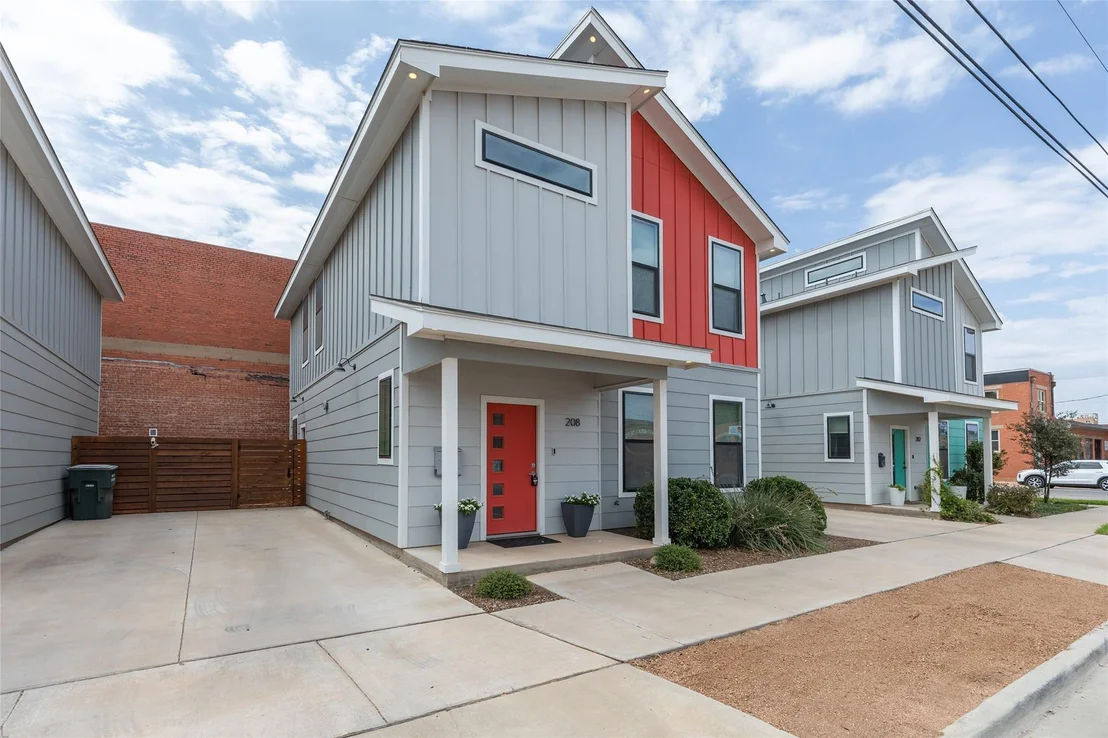 Photo of 208 Pecan Street
