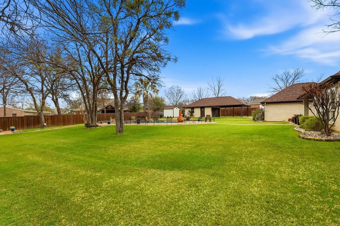 Photo of 312 Lakeside Oaks Circle