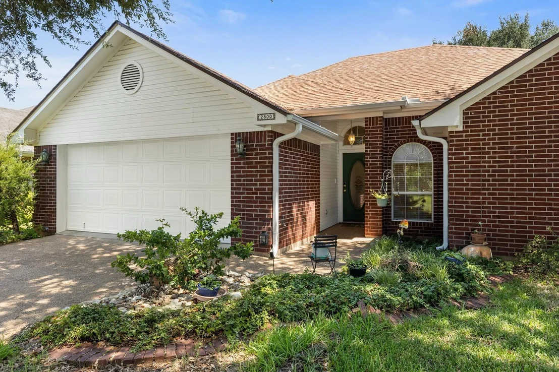 Photo of 2800 Comanche Trail