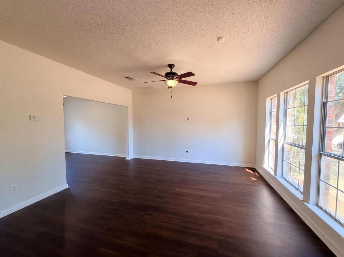 Photo of 2405 Waterloo Lane