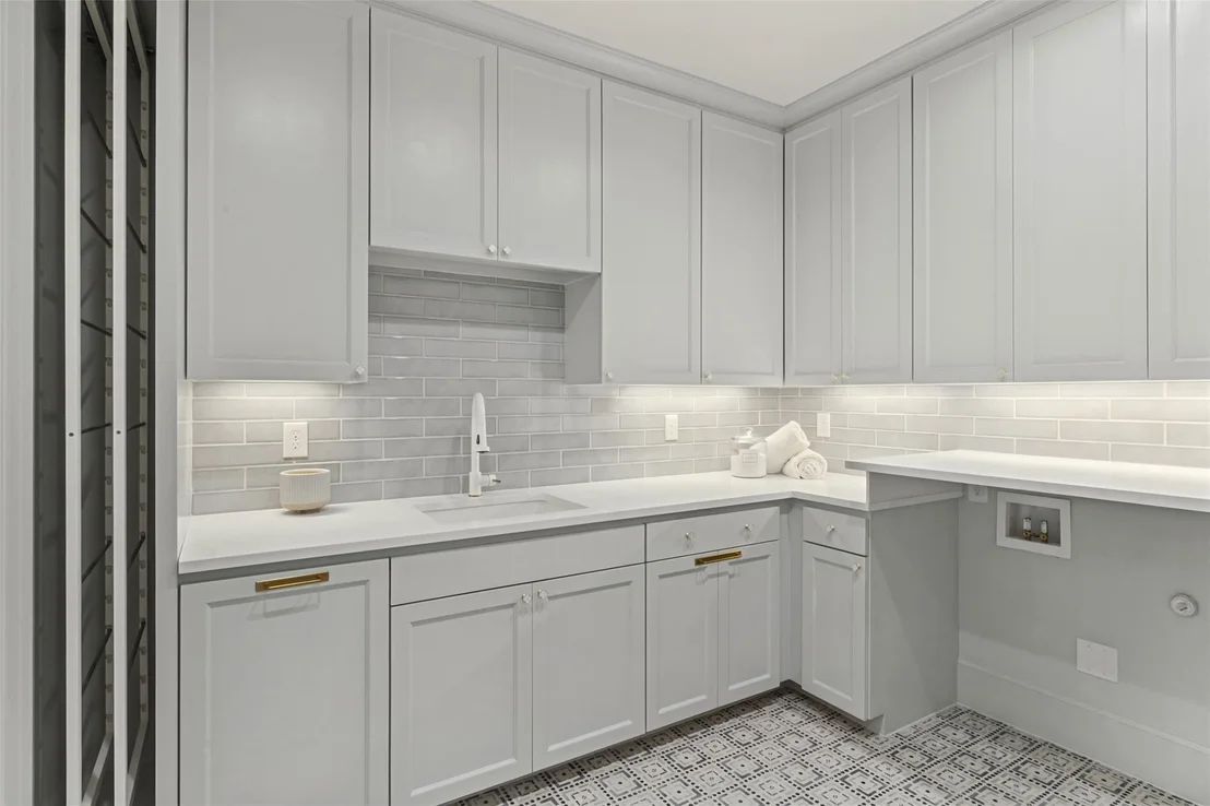 Photo of 6910 Wabash Circle