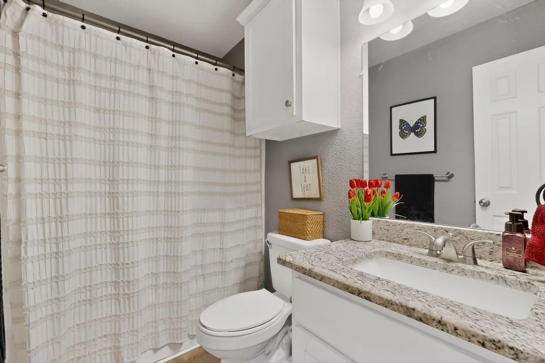 Photo of 423 Caloway Drive