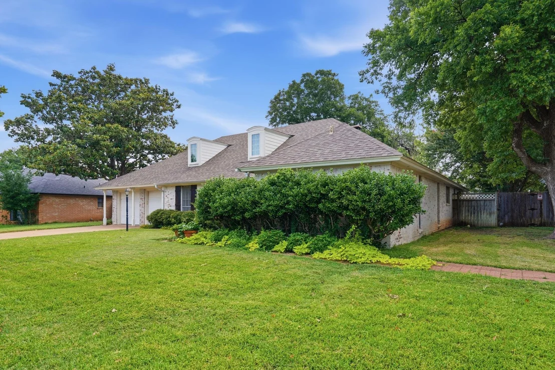 Photo of 858 Canyon Court