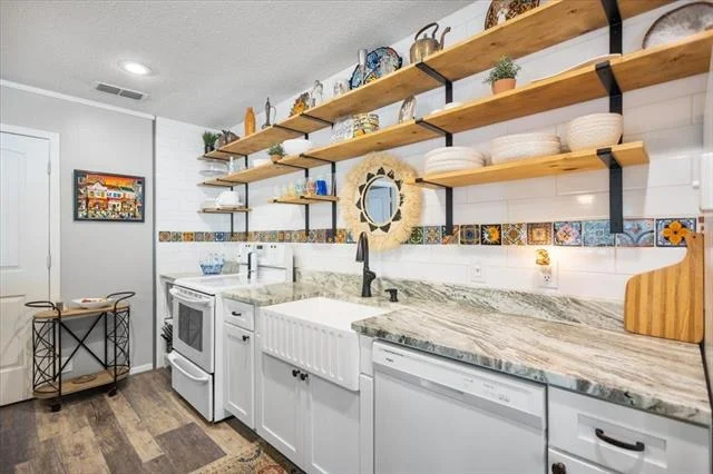 Photo of 333 Lakeview Drive