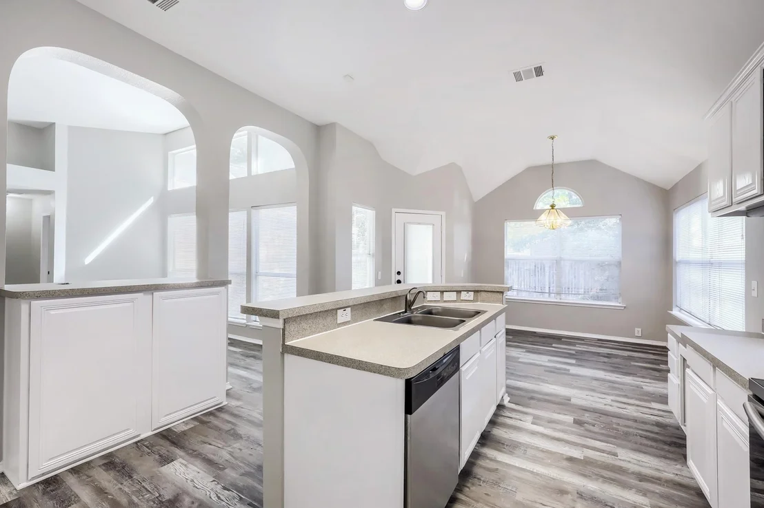 Photo of 605 Oakbrook Drive