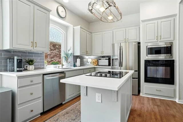 Photo of 2433 Folkstone Way