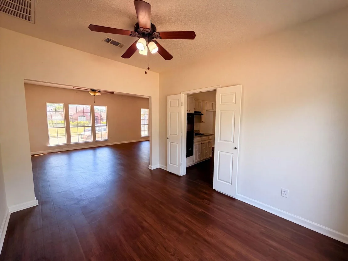 Photo of 2405 Waterloo Lane