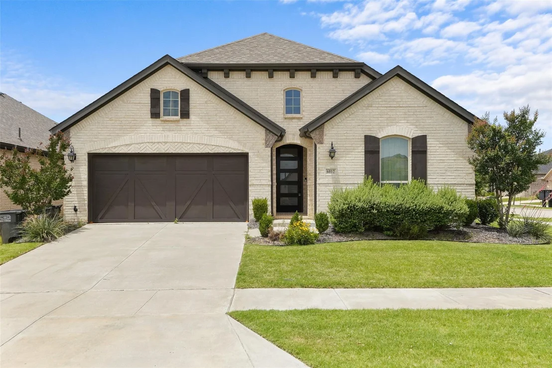 Photo of 6012 Mapleshade Way