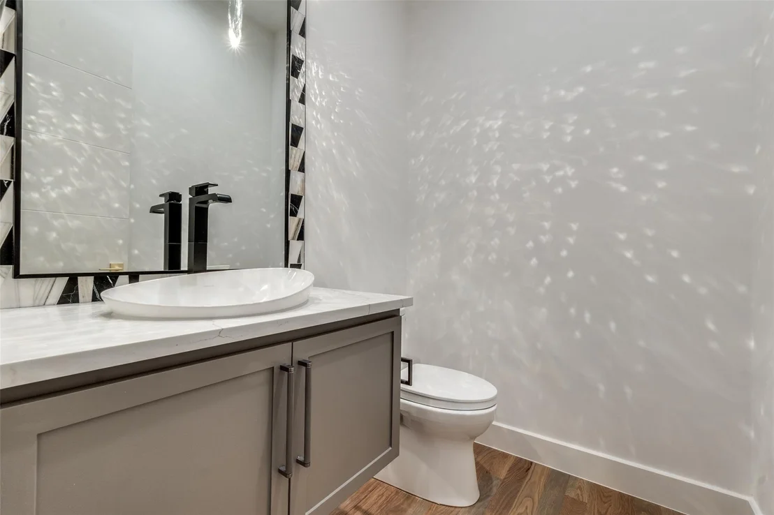 Photo of 6006 Meadow Crest
