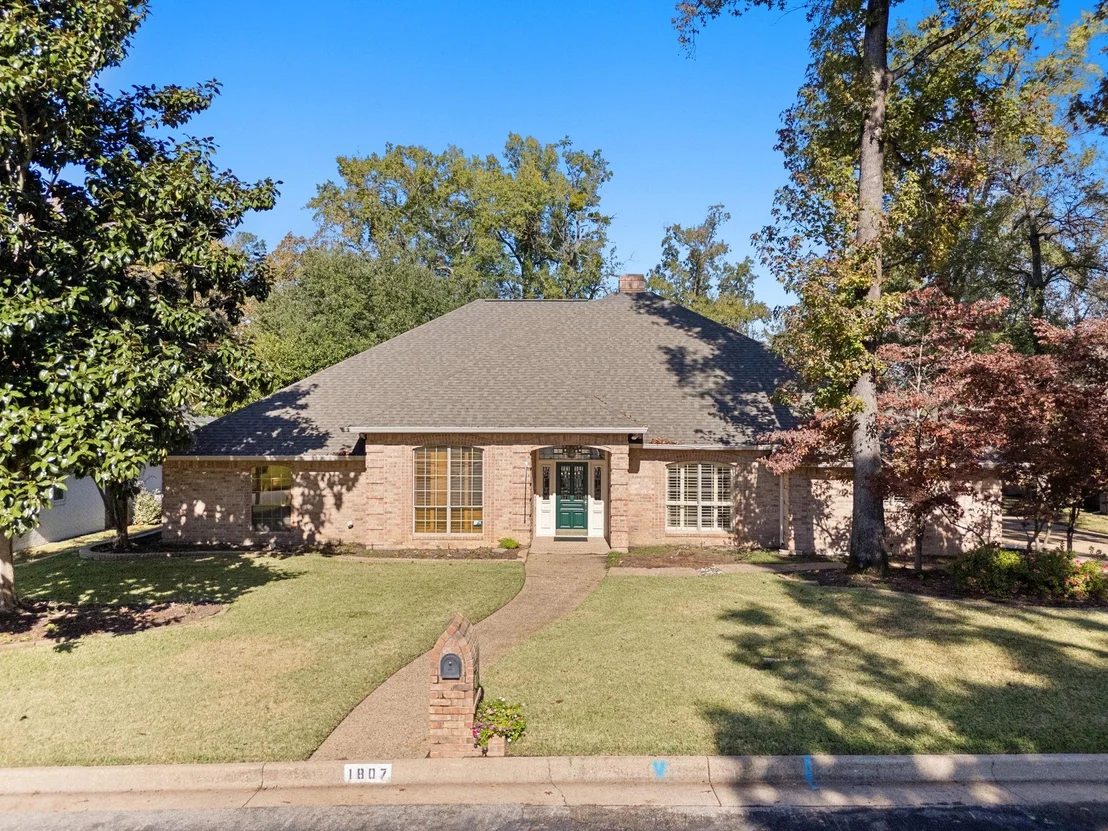 Photo of 1807 Royal Oak Drive