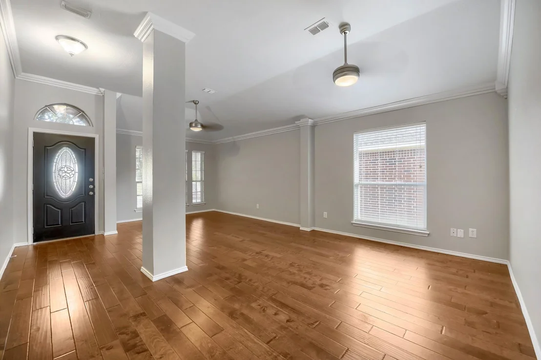 Photo of 915 Hidden Oaks Drive