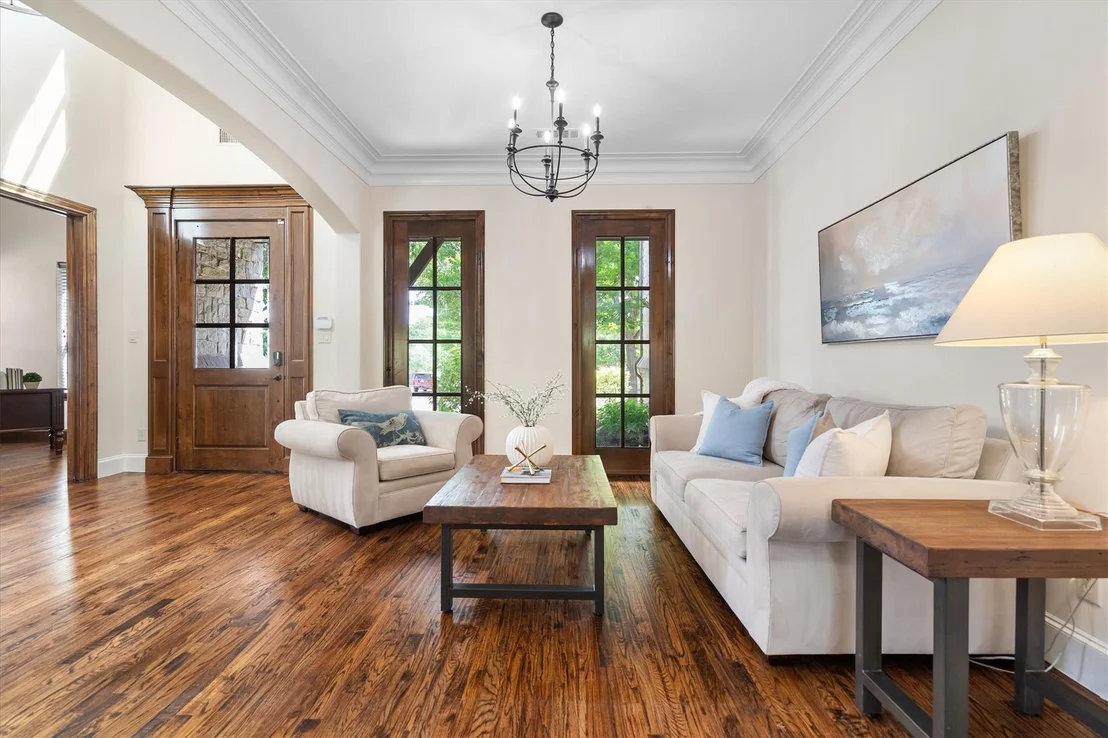 Photo of 3225 Clubview Drive