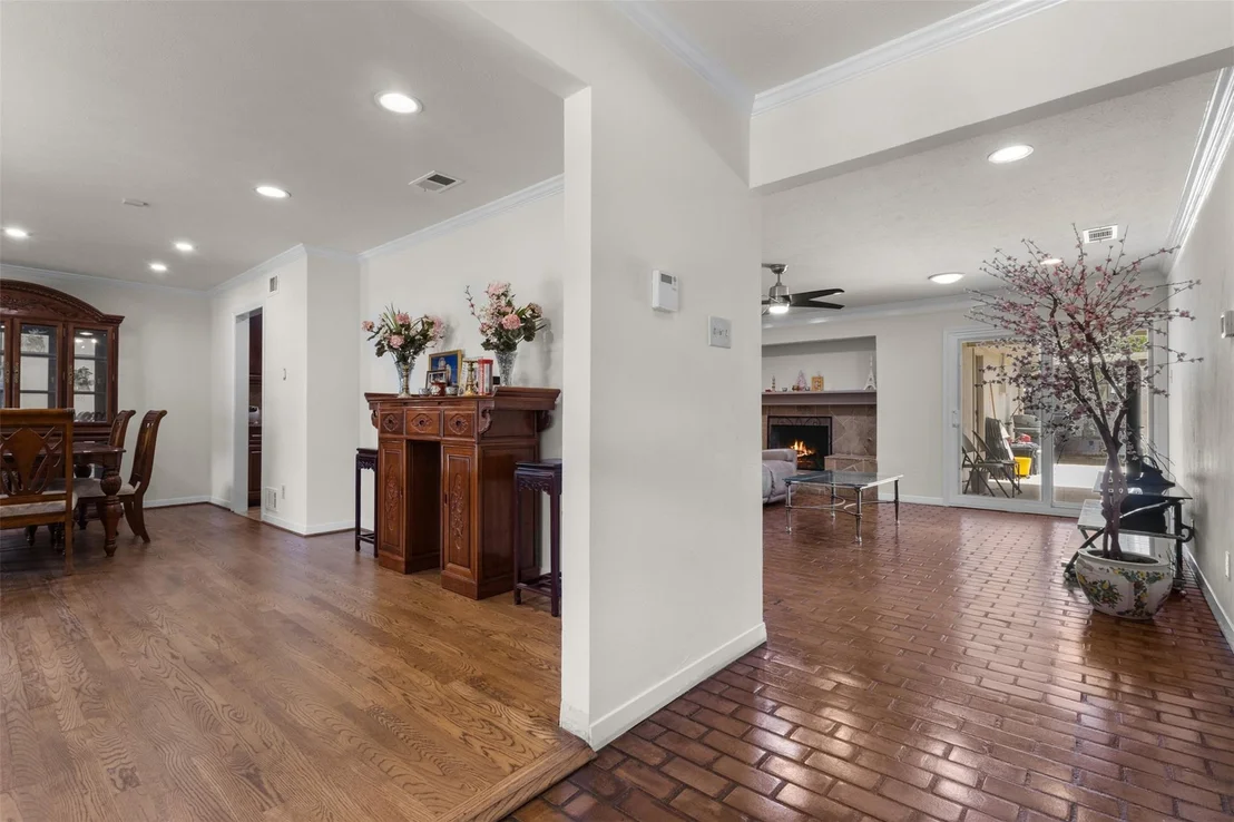 Photo of 908 Vinecrest Lane